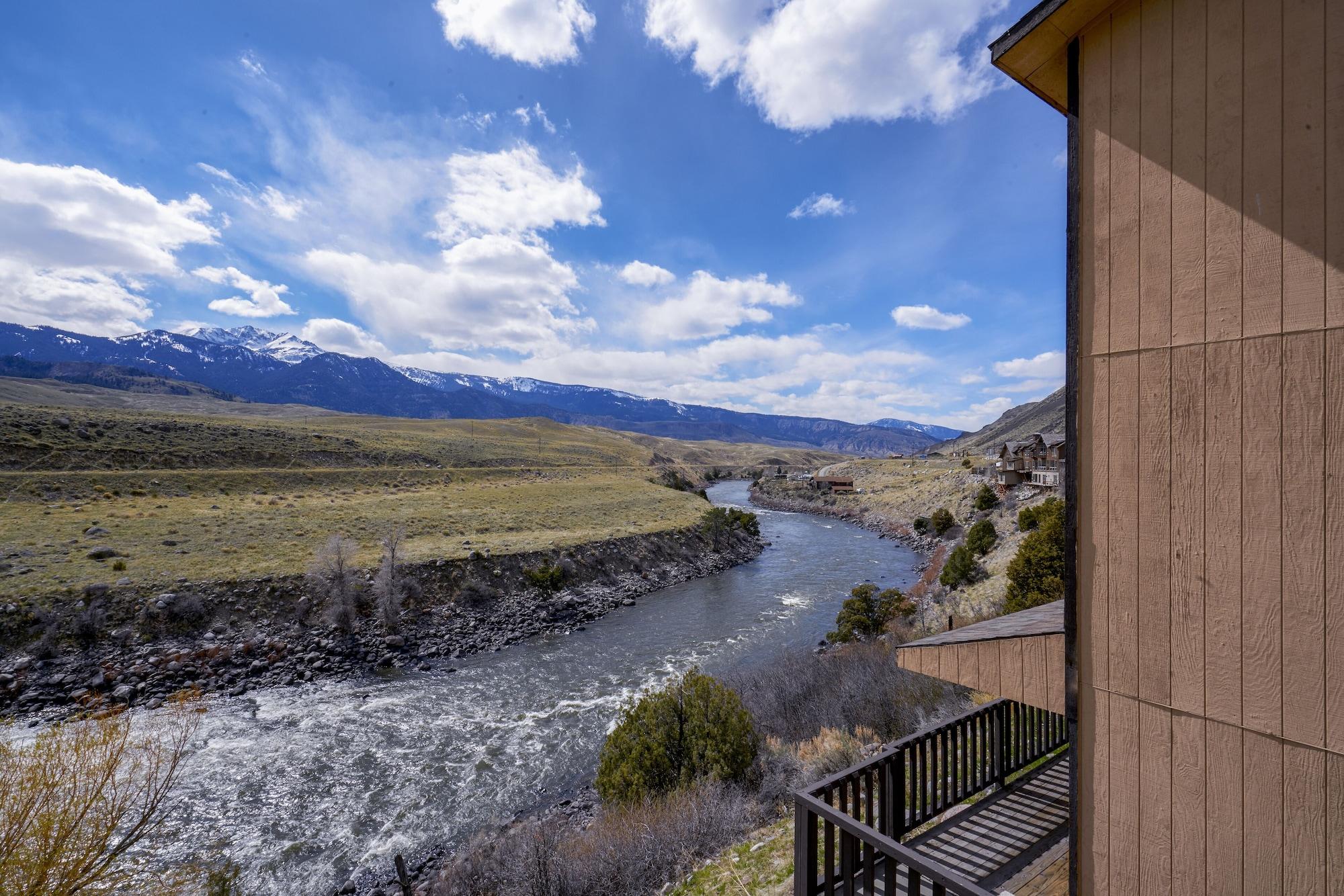 The Ridgeline Hotel At Yellowstone, Ascend Hotel Collection Gardiner Exterior photo