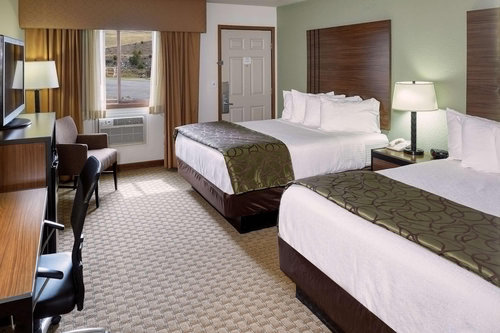 The Ridgeline Hotel At Yellowstone, Ascend Hotel Collection Gardiner Exterior photo