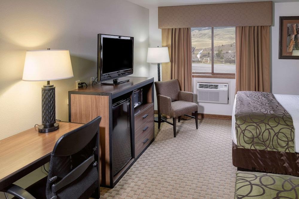 The Ridgeline Hotel At Yellowstone, Ascend Hotel Collection Gardiner Exterior photo