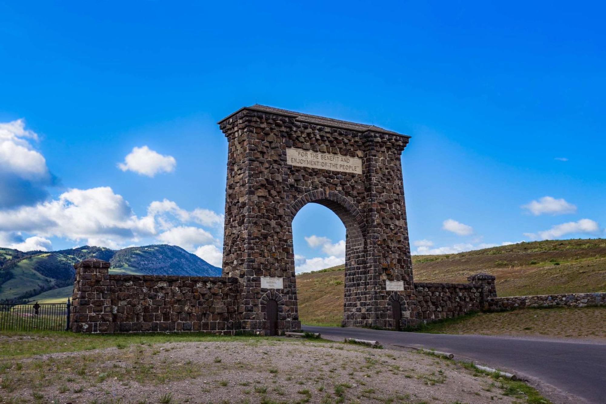 The Ridgeline Hotel At Yellowstone, Ascend Hotel Collection Gardiner Exterior photo