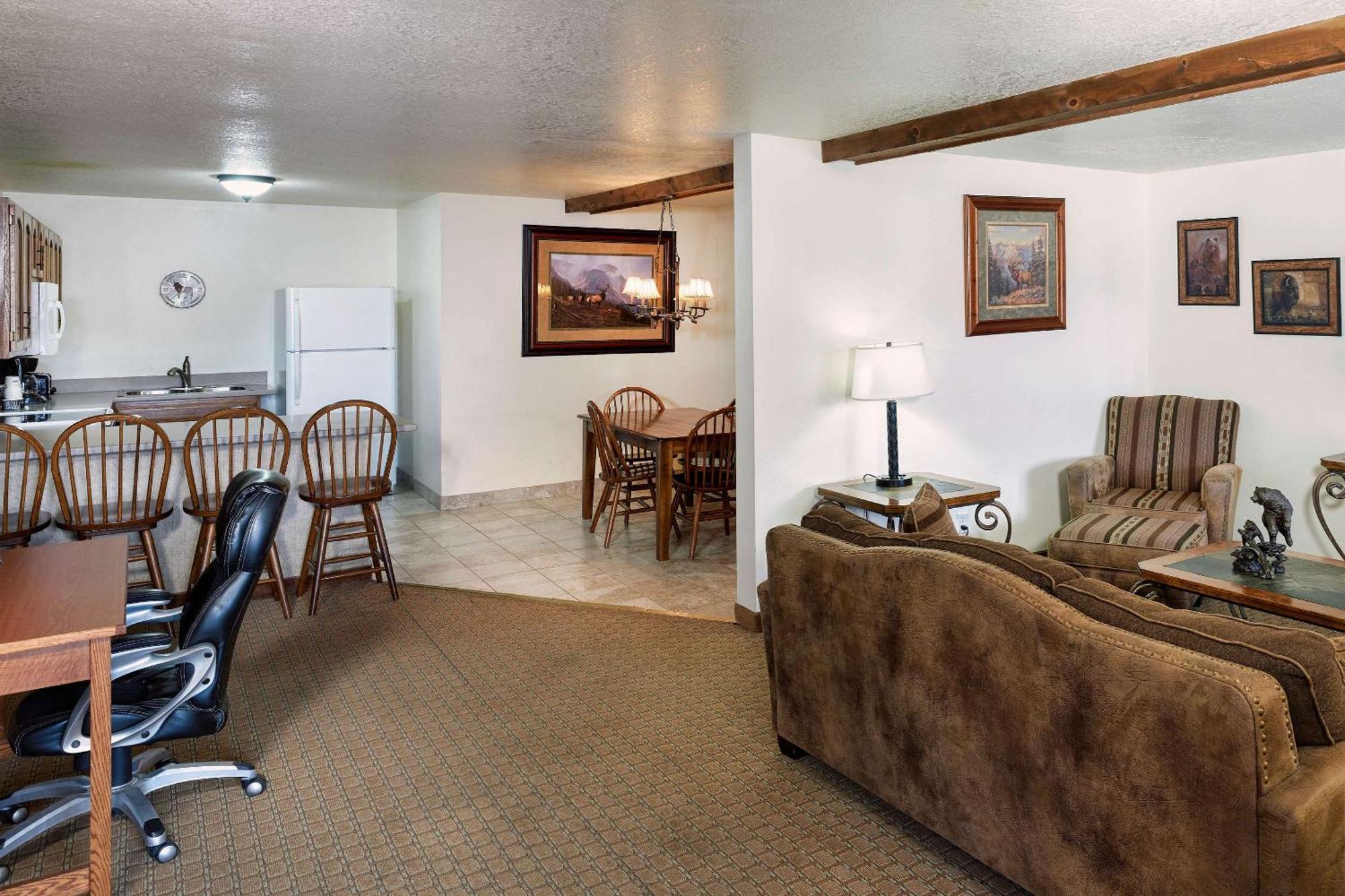 The Ridgeline Hotel At Yellowstone, Ascend Hotel Collection Gardiner Exterior photo