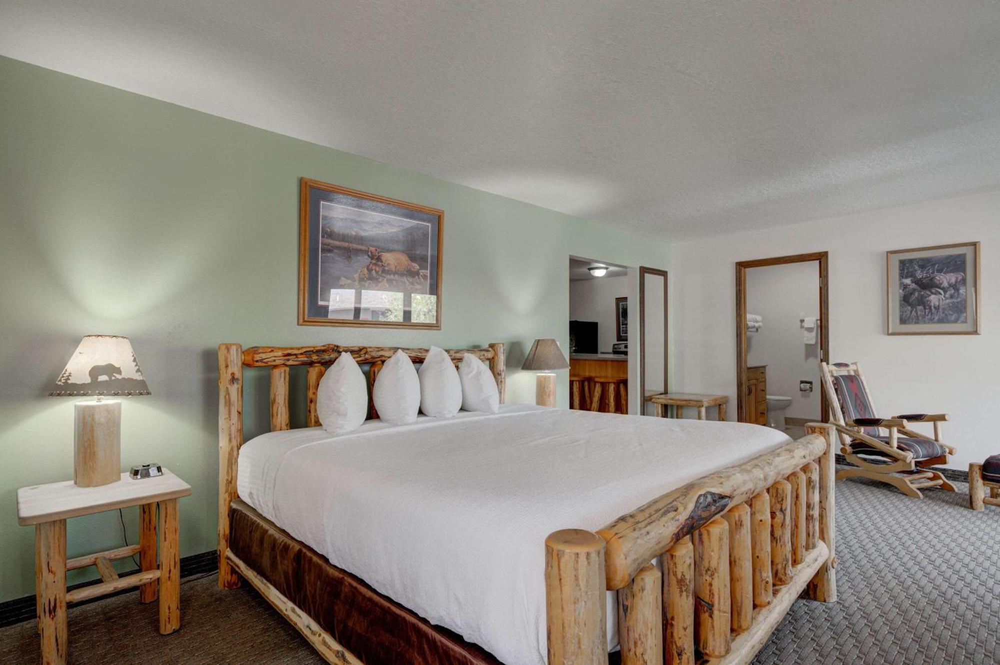 The Ridgeline Hotel At Yellowstone, Ascend Hotel Collection Gardiner Exterior photo