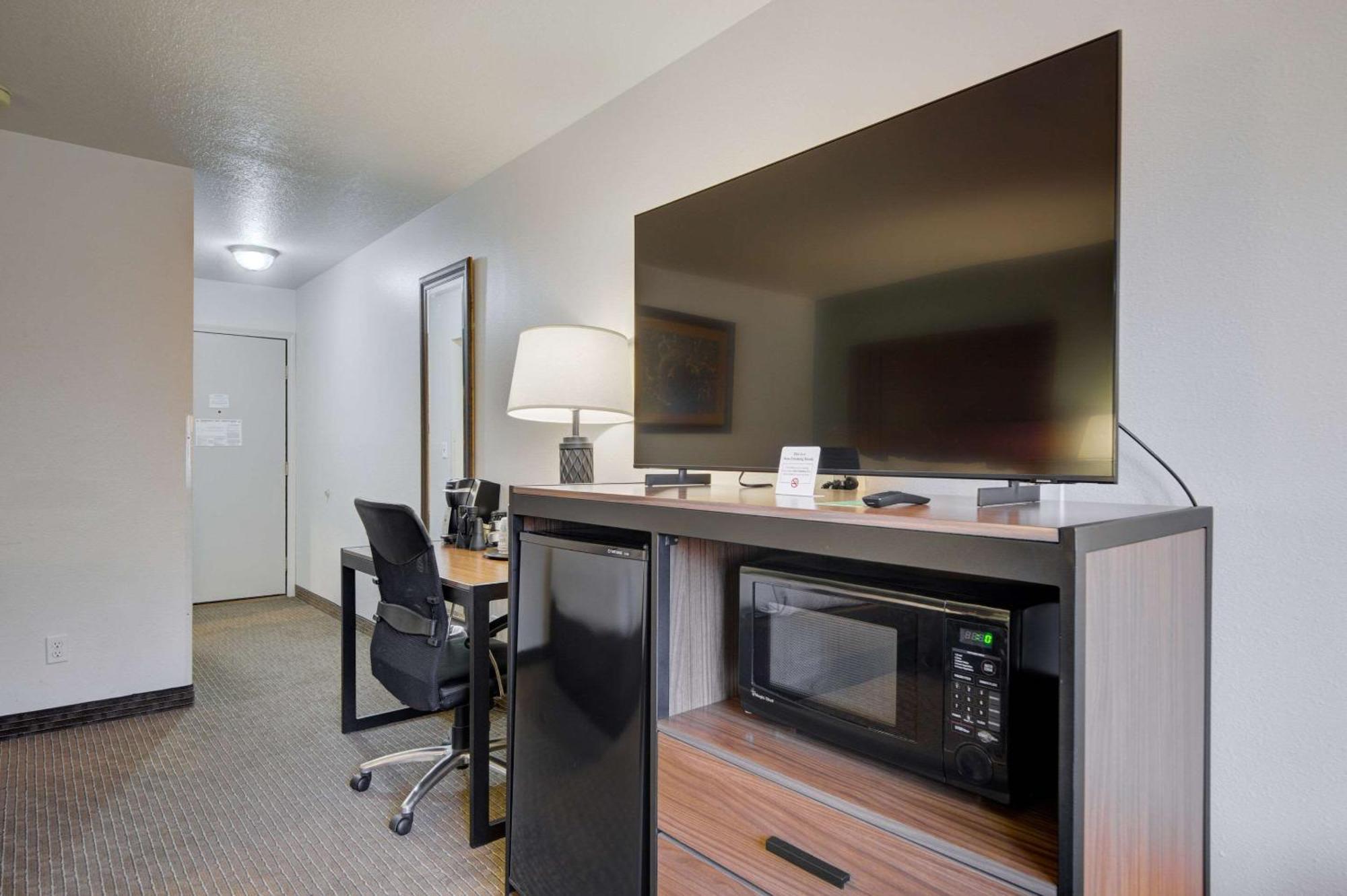 The Ridgeline Hotel At Yellowstone, Ascend Hotel Collection Gardiner Exterior photo