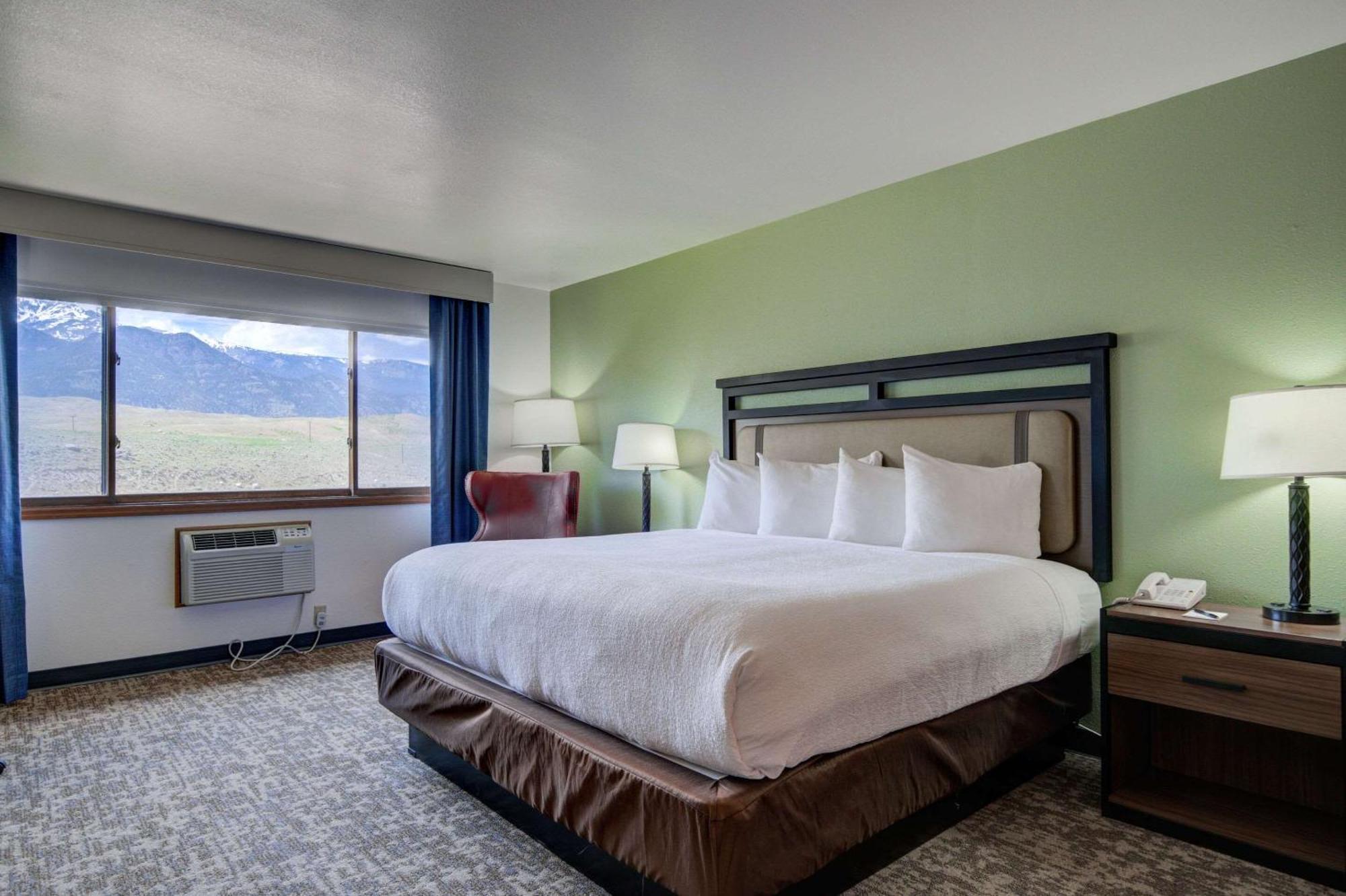 The Ridgeline Hotel At Yellowstone, Ascend Hotel Collection Gardiner Exterior photo