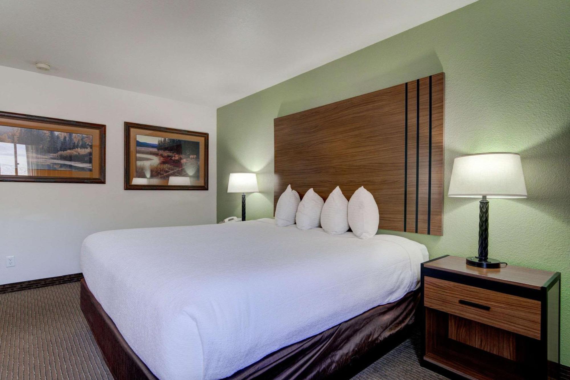 The Ridgeline Hotel At Yellowstone, Ascend Hotel Collection Gardiner Exterior photo